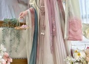 Maternal Love and Traditional Elegance:A Mother-Daughter Story in Hanfu Fashion