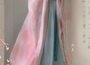 The Ethereal Journey of a Martial Arts Heroine in Traditional Hanfu Gown