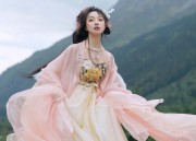 The Splendor of Tang-Style Hanfu:The Enchanting Combination of Red and Green