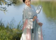 Elegant Girls Hanfu Accessories:The Allure of Traditional Chinese Fan