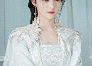 The Splendor of Ming-Style Hanfu in Yellow