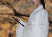 The Elaborate Craftsmanship of the Zhijin Zhuanghua Maxi Skirt