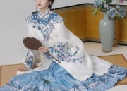 Ancient Charm of Necklaces and Ma mian Qun:The Beauty of Traditional Chinese Fashion