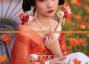 Classical Dance in Green Cheongsam:The Art of Traditional Dancewear