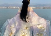 Elegant New Style of Qipao for Women:Embracing the Charm of Age 40