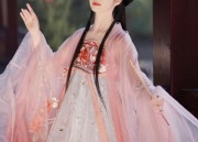 The Splendor of Spring Cherry Blossoms in Traditional Hanfu Fashion A 13-Year-Olds Journey