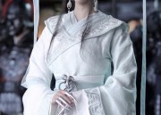 Splendor in the Court:The Revival of Hanfu Han Chinese Traditional Clothing)