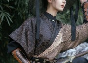 The Rise of the Checkered Fish-Tail Cheongsam:A Blend of Traditional Elegance and Modern Style