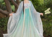 Chahan Fashion:The Splendor of Ru Yi Fang Fei with Ju Jingyis Hanfu Style