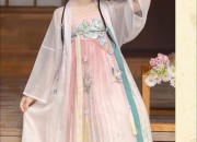 The Splendor of Hanfu:The Charm of Chezi Skirts and Hair Accessories
