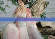 Girl Anchor in Traditional Hanfu Costume:A Glimpse into the Fusion of Modernity and Antiquity