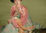 Embracing the New Neo-Chinese Qipao:Hourglass Silhouette for a Slimming Effect