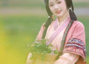 Elegant Black Skirt with Horseface Pattern:A Fashion Statement