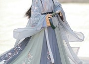 Elegance of the Past:The Feminine Charm of Traditional Chinese Hanfu Qiyao Costumes