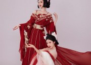 Traditional Childrens Hanfu Headwear:The Allure of Hairpins and Headdresses in Hanfu Fashion