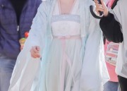 Embroidery on the Cross-Over Collar of Hanfu Tunic:A Cultural Journey
