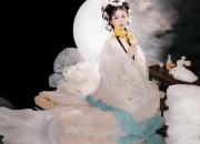 Slimming-Effect of Mid-Length Sleeve Cheongsam