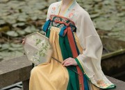 Childrens Tangsuits:A Spring and Autumn Guide for Girls