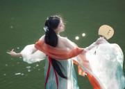 Embracing Summer in a New Wave of Qipao:Fashionable and Refreshing