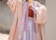 The Elegance of Back Cloud Horseface Skirt:A Cultural Journey