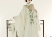 The Allure of Long-Style Neck-Strap Cheongsam