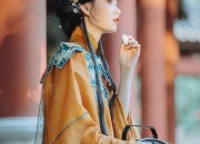 The Charm of Cheongsams Hidden Delight:The Embroidery of the Yajin Pendant