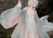 Innovations in Summer Cheongsam Design:Embracing Traditional Elegance with Modern Comfort