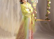 Ephemerality of Dreams in Han Shang Hua Lians Traditional Chinese Clothing