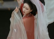 Cloud-Crane and Nine Heavens:The Splendor of Hanfu Fashion