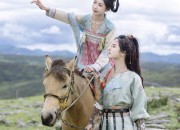 Fusion of Traditional and Modern:The Art of Pairing Hanfu with a Halter Dress