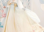 Petite Womens Guide to Styling Short-Length Hanfu Costumes