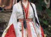 Winter Fashion for Girls:Pairing Traditional Chinese Hanfu with Shoes