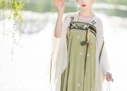 Youthful Fashion:The Rise of Modern Cheongsam with Trendy Shawls