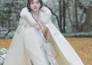 Embracing Elegance:The Rise of Cheongsam-Inspired Gloves with Laces and Embroidery