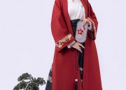 Embracing the Traditional:Plus-Size Modifications to Hanfu Fashion