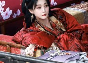 Mid-Sleeve Cheongsam Skirt with Three-Quarter Length Sleeves and Belly-Covering Length