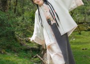 Restoring the Splendor of Hanfu for a Girl Child:A Journey Through Time