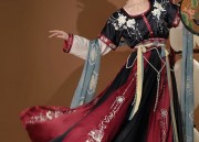 Summer in a Circle-neck Hanfu:The Essence of Traditional Elegance