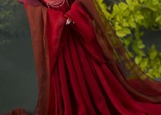 Red Horseface Skirt and V-neck Blouse:A Fashion Statement of Elegance and Vitality
