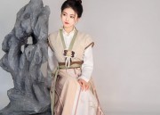 Pavilion Skirt with Horseface Design:The New Autumn-Winter 2023 Trend