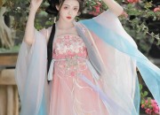 The Married Bliss of a Horseface Skirt:A Cultural Journey into Chinese Traditional Wedding Customs