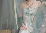 A Little Girls Journey into the World of Hanfu:Her First Fairy Dress at Eight