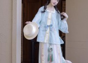 Elegant Long-Style Cheongsam for Women:A Symbol of Traditional Splendor