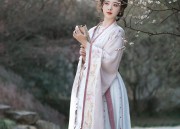 The Rise of Hanfu:Young Female Students Embracing Traditional Chinese Costumes