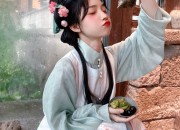 Giant Hanfu:The Rise of Oversized Fashion in Traditional Chinese Attire