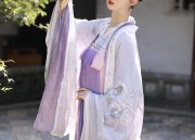 The Enigma of Cheongsam:Traditional Chinese Dress and Its Evolution