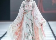 Vintage Girls Cheongsam:The Revival of Traditional Chinese Fashion