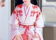 The Qipao Bride:Embracing a Traditional Elegance on Her Wedding Day
