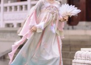 A Girls Traditional Chinese Fashion with a Modern Twist:The Horseface Skirt Hanfu Set