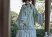 Embracing Innovation:The Modern Qipao as a Fashion Revolution